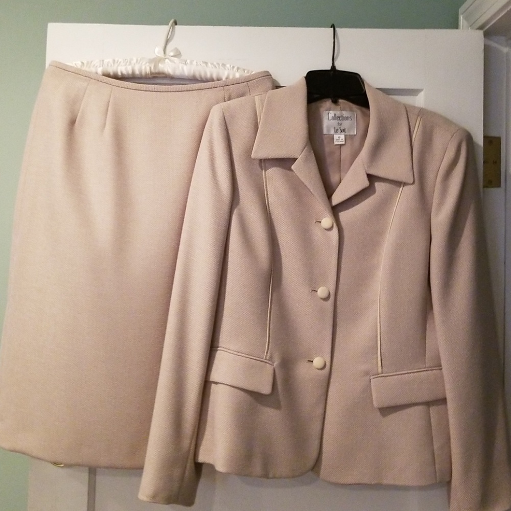 Suit 2 piece cream beige